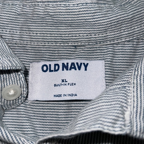 Old Navy Men’s Everyday Built-In Flex Henley Oxford Shirt - Picture 5 of 6